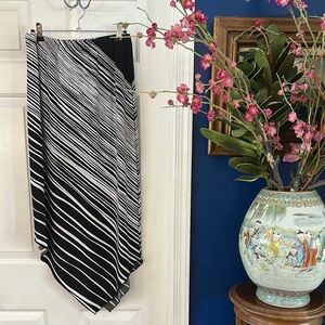 Women’s Chico’s Black White Painted Asymmetric Hem Skirt Chico’s Sz 0 US XS